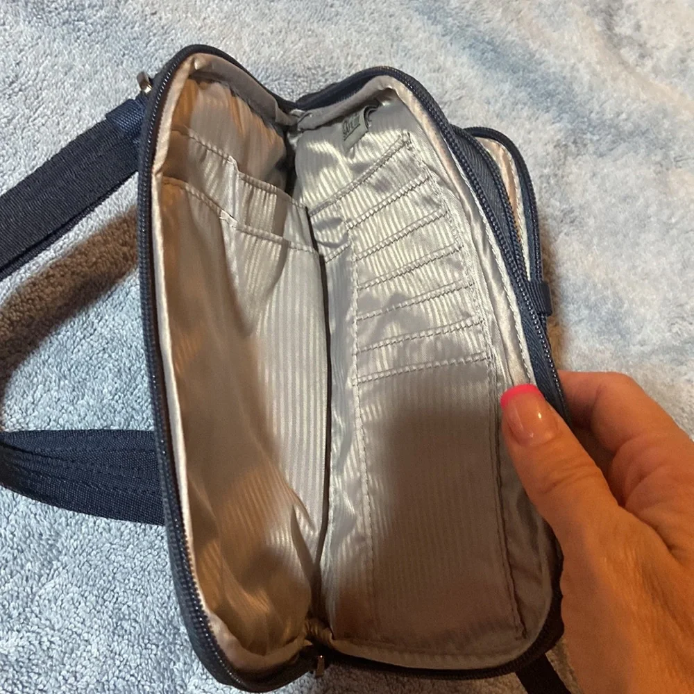 Nwot Pacsafe mini crossbody travel pouch, RFID safe_5